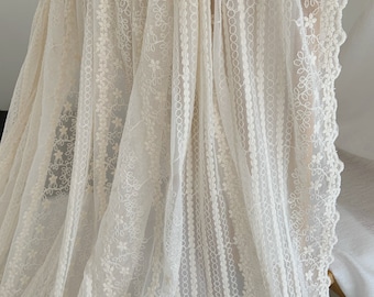 Tela de encaje de tul bordado de marfil con elegantes rayas florales, tela de encaje de malla beige, tela de encaje de cortina de estilo retro