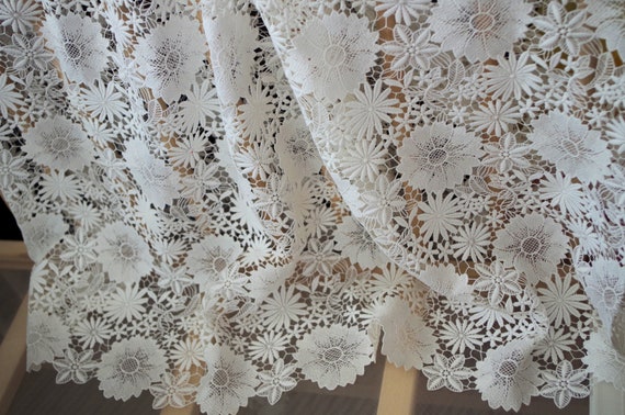 off white lace fabric with flowers, guipure lace fabric with florals, bridal lace fabric, 2018 new arrival for summer collection