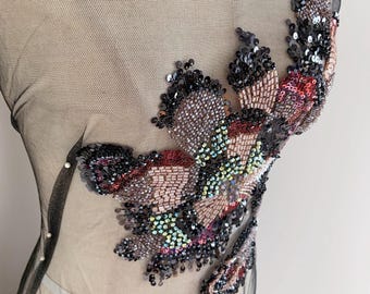 Tela bordada con cuentas negras y flores grandes, tela de tul con cuentas pesadas y flores para vestidos y alta costura.