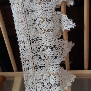 delicate guipure lace trim with retro scallop pattern, vintage style lace trim, wide lace trim with grace floral pattern, off white lace