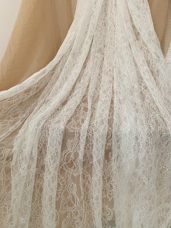 New arrival Chantilly lace fabric with flowers for bridal veil, bridal dress, 1.7 yards