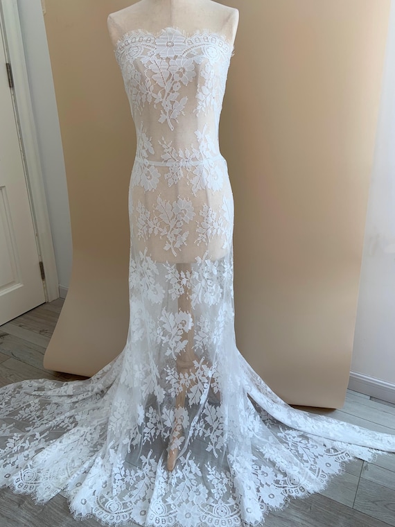 White Chantilly lace fabric with big flowers for wedding dress, bridal dress and veil