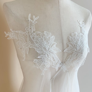 2pcs florals lace appliqué flower embroidered flowers lace applique, lower motif bodice applique for wedding dress veil