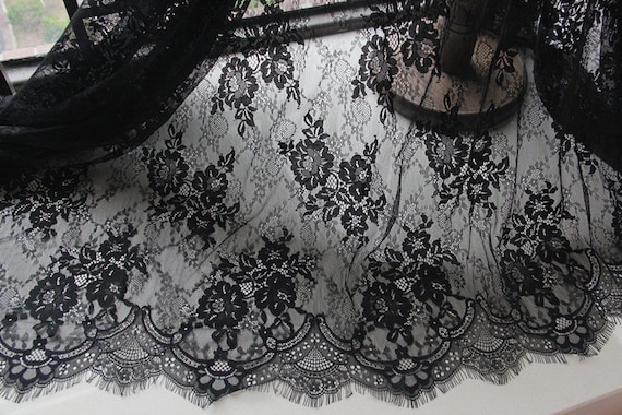Black floral pattern natural chantilly lace fabric - Chantilly
