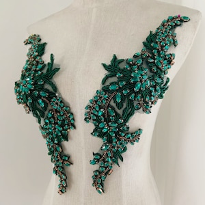 Grüne Strassapplikation mit Blumen für Couture, Tracht, grüner Strassapplikation