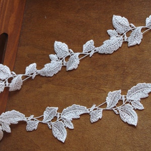 lace trim with leaves image 3