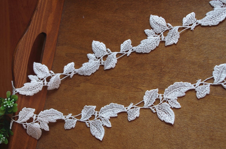 lace trim with leaves image 3