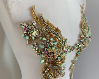 Parche de diamantes de imitación iridiscentes dorados para vestidos, prendas y artículos de arreglos.