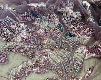 Tela bordada con cuentas moradas y flores, tela de tul con cuentas pesadas y flores coloridas para vestidos y alta costura.