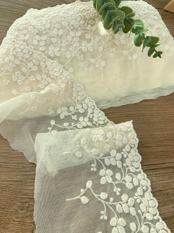 Ecru embroidered Lace Trim, scalloped lace, cotton embroidery lace trim, vintage style lace border