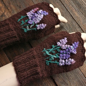 Mitaines tricotées sans doigts avec de la lavande, gants en laine tricotés faits à la main, chauffe-poignets bruns, chauffe-mains en laine pour femmes, brodés, cadeau pour elle image 2