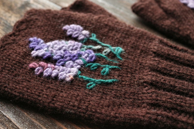 Mitaines tricotées sans doigts avec de la lavande, gants en laine tricotés faits à la main, chauffe-poignets bruns, chauffe-mains en laine pour femmes, brodés, cadeau pour elle image 6