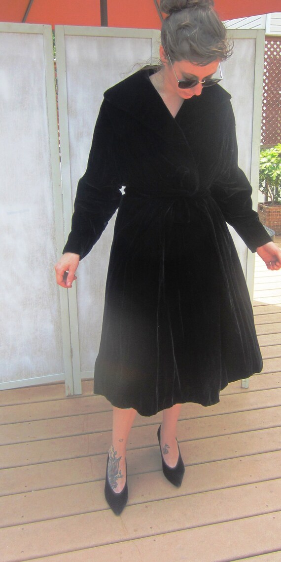 Vintage 50s Black Velvet Opera Coat w/ Rhinestone… - image 4