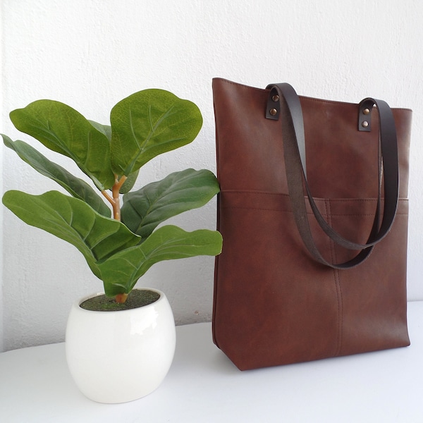 Exterior pocket vegan leather tote bag, Leather shoulder bag with two exterior pockets and real leather handles, Everyday casual tote bag