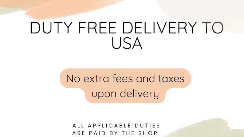 Peut inclure: Fond blanc avec le texte "DUTY FREE DELIVERY TO USA". En dessous, une forme p&ecirc;che contient le texte : "No extra fees and taxes upon delivery". En bas, le texte indique : "ALL APPLICABLE DUTIES ARE PAID BY THE SHOP."