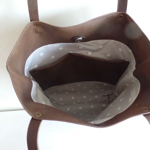 Sac fourre-tout en cuir, Grand sac fourre-tout décontracté de tous les jours, Sac à bandoulière en cuir végétalien brun chocolat avec poignées en cuir véritable image 4