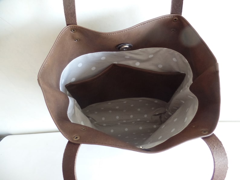 Sac fourre-tout en cuir, Grand sac fourre-tout décontracté de tous les jours, Sac à bandoulière en cuir végétalien brun chocolat avec poignées en cuir véritable image 4