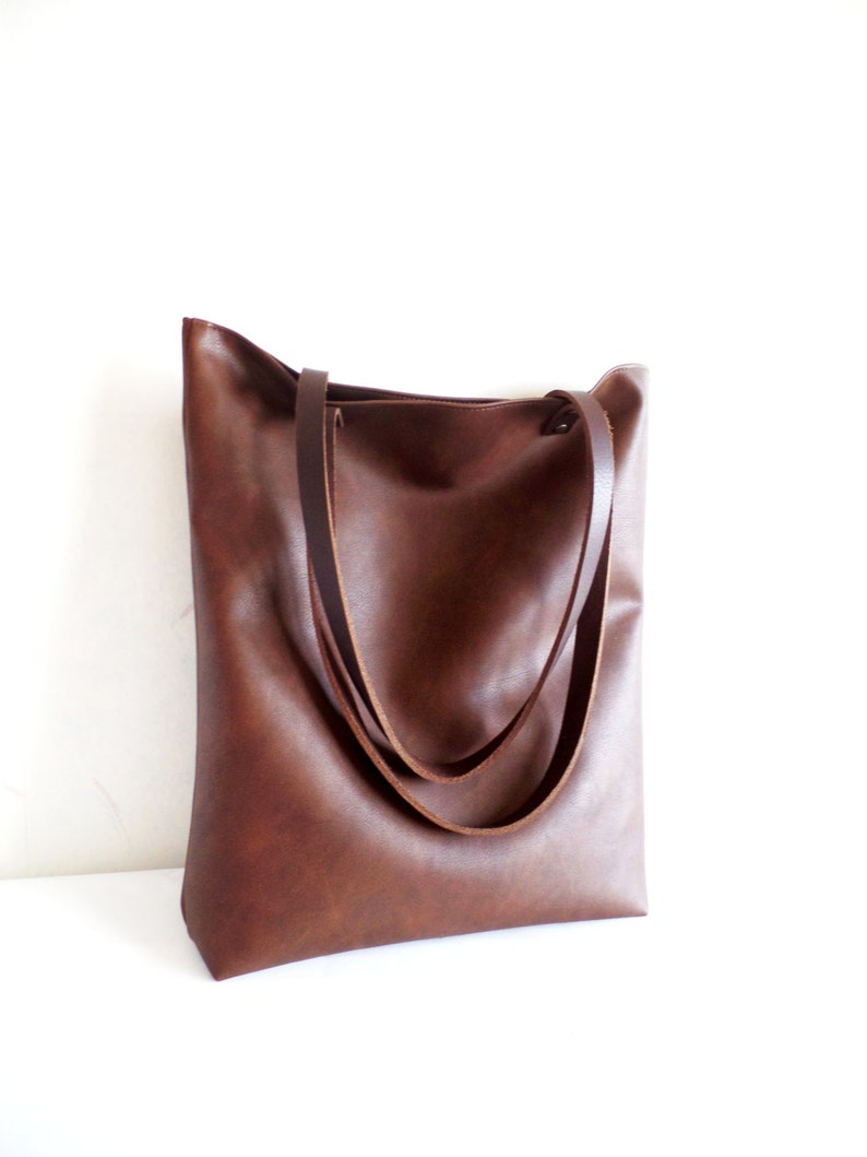 Sac fourre-tout en cuir, Grand sac fourre-tout décontracté de tous les jours, Sac à bandoulière en cuir végétalien brun chocolat avec poignées en cuir véritable image 5