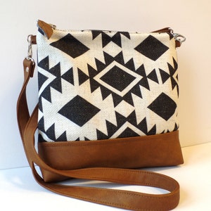 Sac à bandoulière à imprimé géométrique avec bandoulière réglable, sac à main à imprimé tribal aztèque, bandoulière en cuir végétalien, sac décontracté de tous les jours