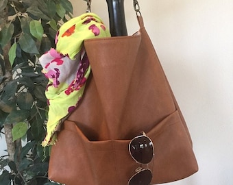 Bolso Hobo de Cuero Vegano: Tote de Hombro Marrón Coñac con Asa de Cuero
