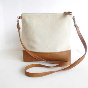 Umhängetasche aus Leder, Leinen-Umhängetasche, Messenger-Tasche, Umhängetasche in Cognacbraun und Beige mit verstellbarem veganem Lederband
