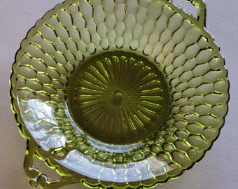 Vintage Indiana Glass Avocado Green Honeycomb Pattern Handled Glass Serving Dish
