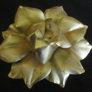 Beautiful Vintage Brooch Gold Color Flower Brooch Vintage Pin