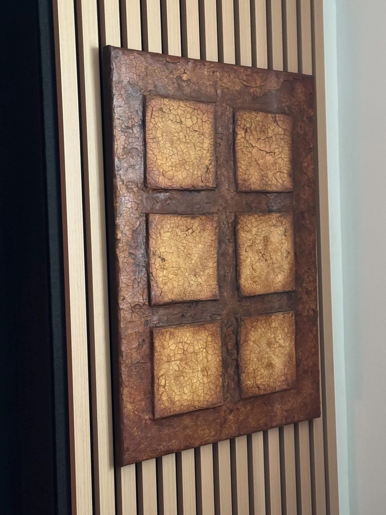 K&ouml;nnte beinhalten: Ein braunes Leinwandbild mit einer strukturierten Oberfl&auml;che. Das Bild ist in sechs Quadrate unterteilt, die jeweils ein anderes Muster aus Rissen und Linien aufweisen. Die Quadrate sind in einem Raster angeordnet.