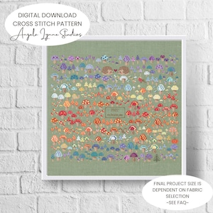 Puede incluir: Patrón de punto de cruz con una variedad colorida de setas con una pareja de erizos en el centro. El patrón incluye el texto "2022" y "mushroom", y un pequeño árbol en la parte inferior. El fondo es de color verde claro.