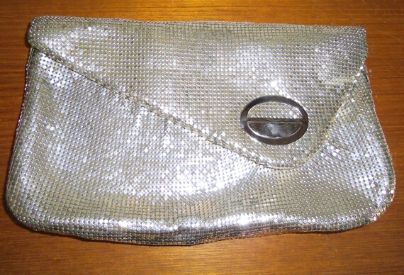 Whiting & Davis Co. 1940's Vintage Silver Mesh Clu