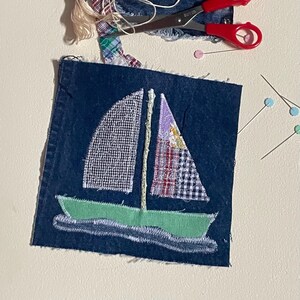 Parche de mezclilla con diseño náutico de velero hecho a mano, aplique de tela reciclada, accesorio para coser con borde sin rematar para barcos.