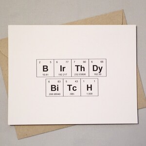 Tableau périodique des éléments de la carte d'anniversaire sarcastique « BIrThDy BiTcH » / éléments sentimentaux / carte d'anniversaire pour amateur de science impertinent