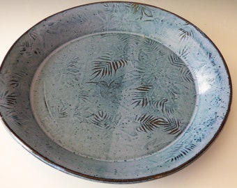 10" pattern blue green plate