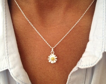 Sterling Silver Daisy Necklace, Floral Necklace, Floral Jewelry Gift UK Shop Birthday Gift Mothers Day Gift