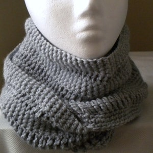 Crochet Infinity Scarf PATTERN- Mobius Twist / Crochet Mobius Scarf pattern / Crochet Mobius Cowl pattern / Crochet Neck Warmer/Circle Scarf