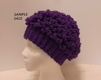 Gorro de punto de piel de ganchillo hecho a mano / Acrílico morado - Talla adulto