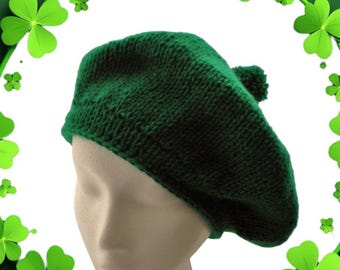 Boina tejida a mano para el Día de San Patricio: Boina acrílica verde con pompón