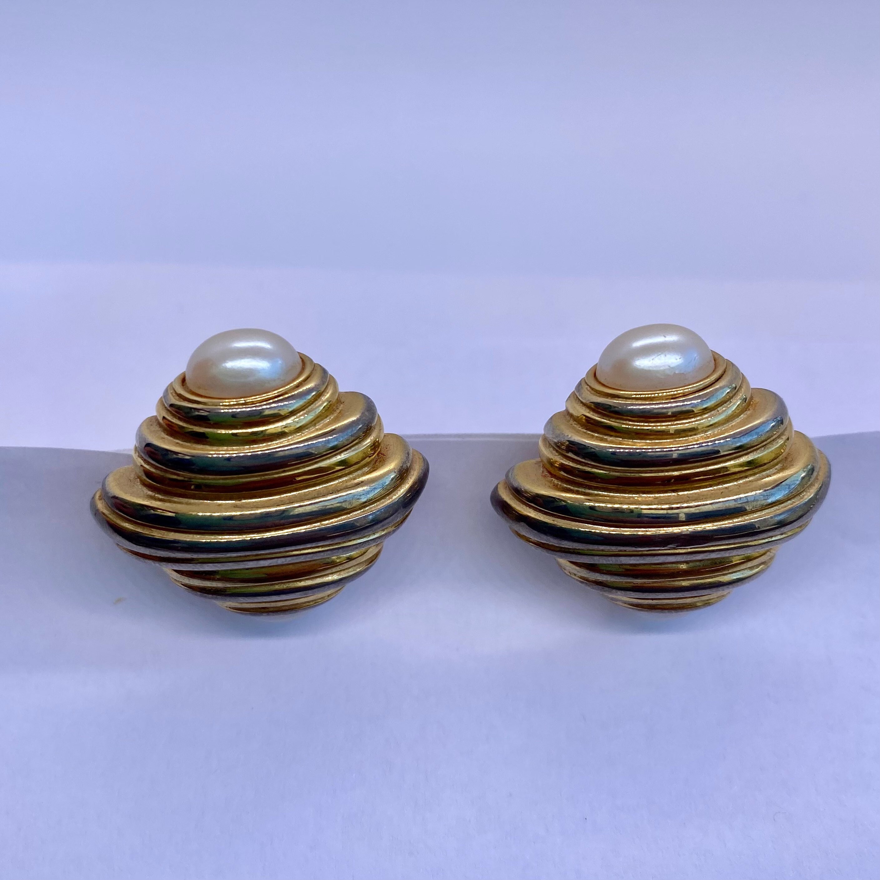 Vintage Erwin Pearl Seashell Clip-On Earrings