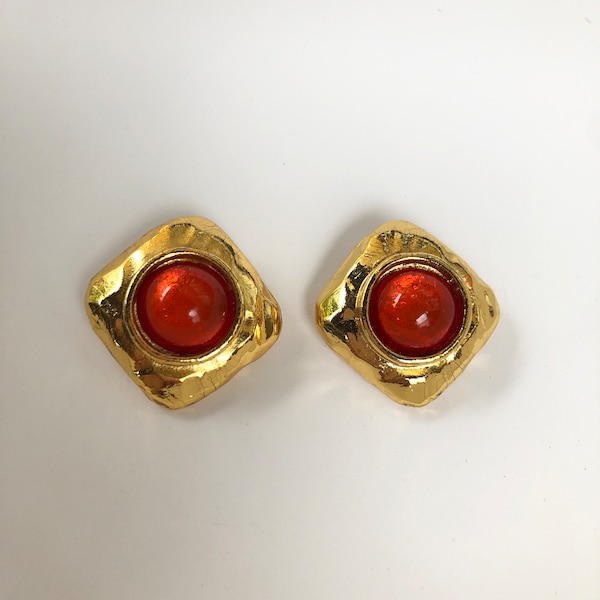 Edouard Rambaud Paris 1990's- Large diamond shape gold tone metal amber glass round inset clip on ear clips