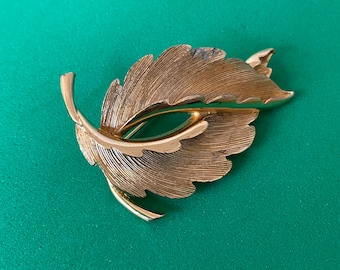 Vintage Gold Tone Curled Double Leaf Brooch