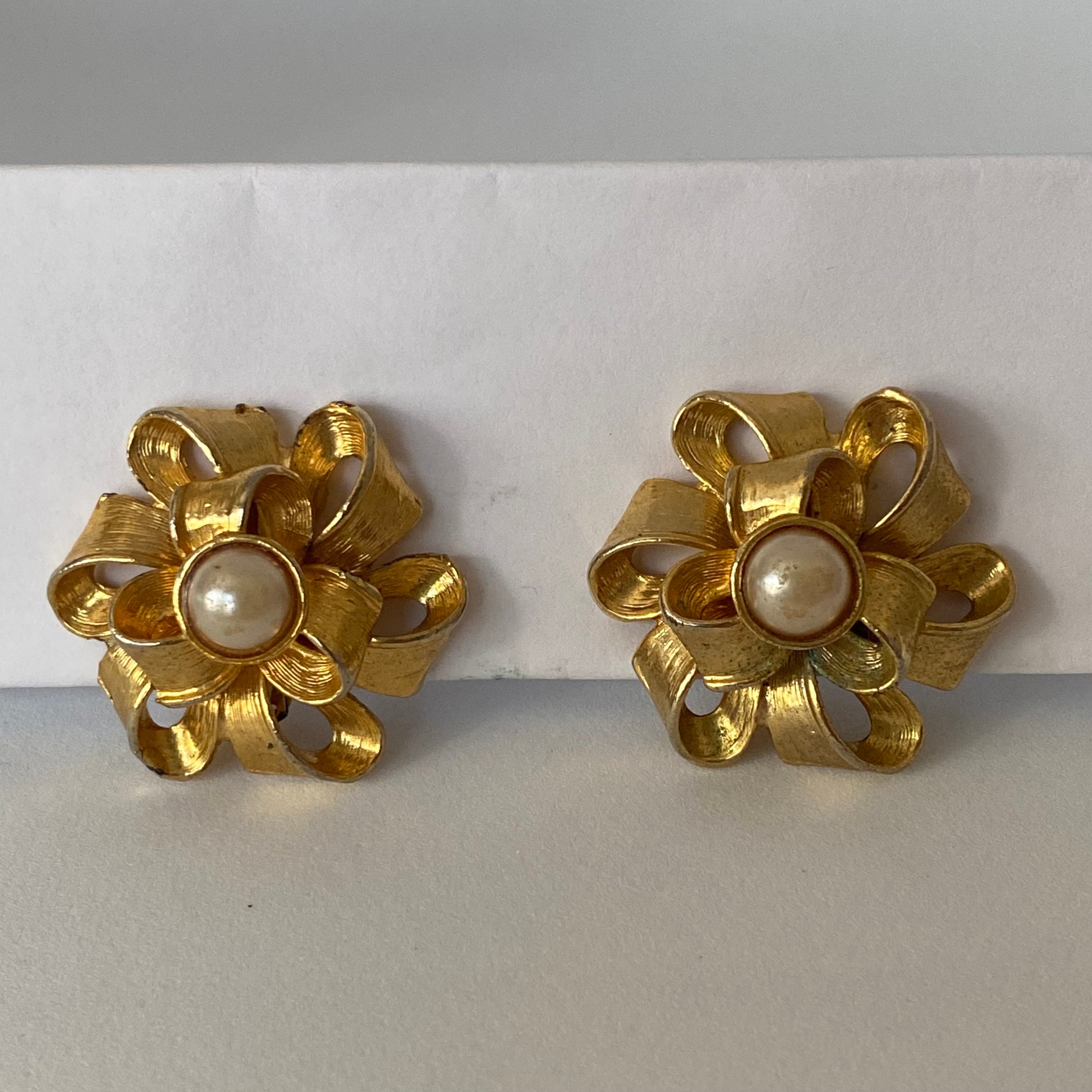 Vintage Large Gold Tone Floral Layered Earrings With a Faux Pearl Center -  Etsy