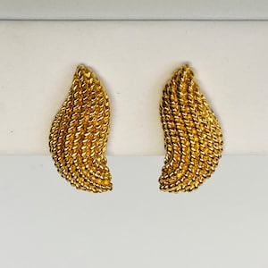 Vintage Monet Textured Leaf/Feather gold tone metal Clip on Earrings
