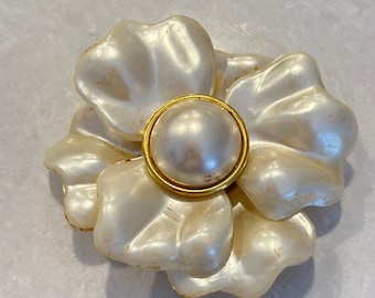 Vintage faux pearl flower brooch pin