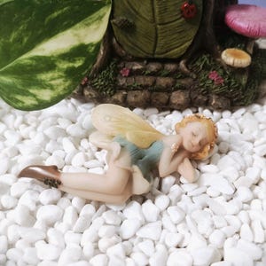Fée aux fleurs au repos 3 1/2" - jardin féerique - terrarium - jardin miniature - fournitures pour travaux manuels - figurine - figurine