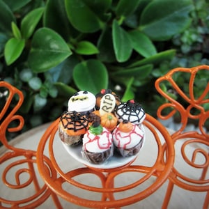 Halloween Cupcake Party Platter - Fairy Garden - Mini Food - Trick or Treat - Dessert - Dollhouse - Creepy Cute - Craft Supply