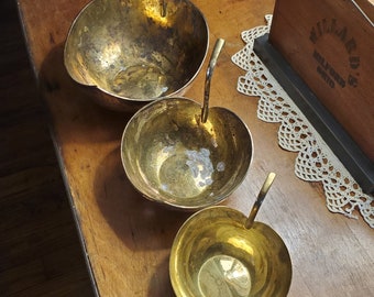 Mcm Brass Apple nesting bowls Rare FULL set India Vintage Brass bowls trio mid century decor modern farmhouse style table decor 60s style