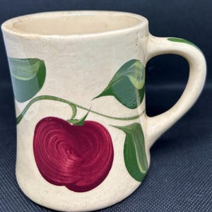 Taza de manzana Watt Pottery n.° 121, imperfecta