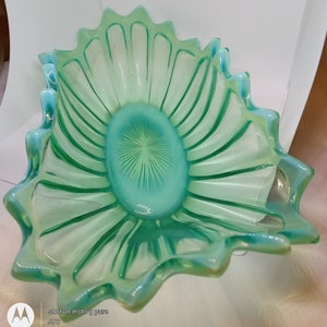 Fostoria Heirloom Green Opalescent Bowl
