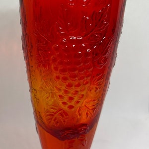 L. E. Smith Amberina Red Grape Vase