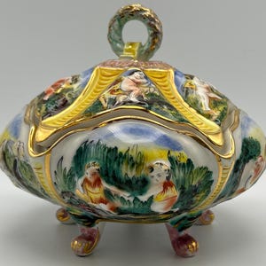 Capodimonte Putto-Schüssel mit Deckel aus Italien